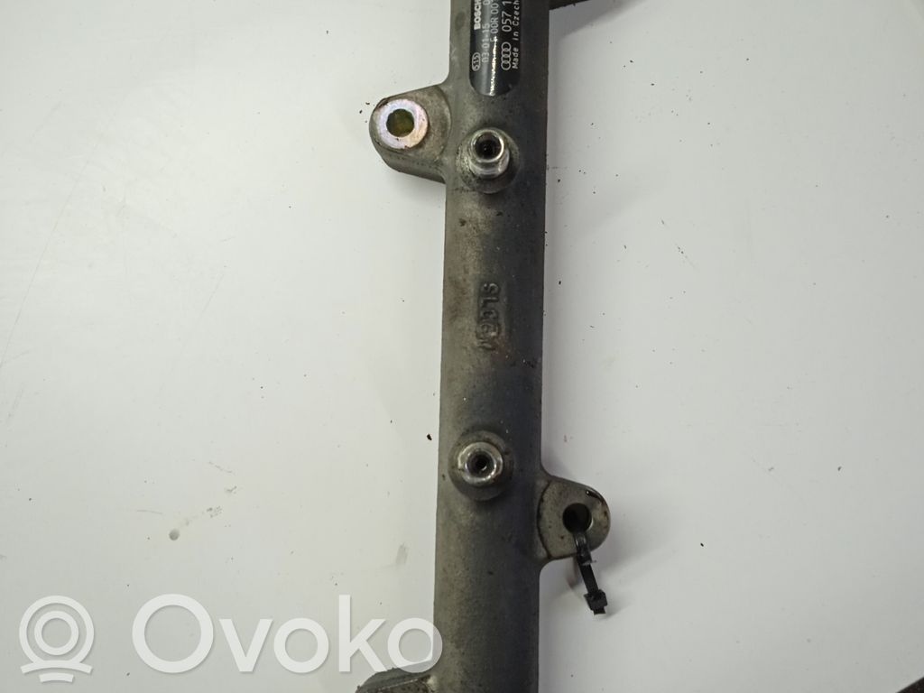 Audi A8 S8 D3 4E Tuyau de conduite principale de carburant 