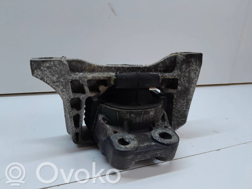 Volvo V50 Engine mount bracket 