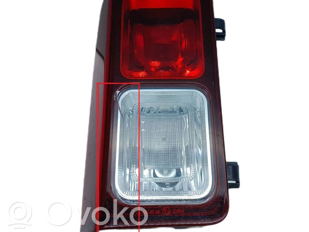Opel Vivaro Reverse light 