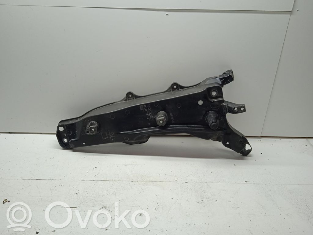 Volvo XC90 Laikiklis sparno 