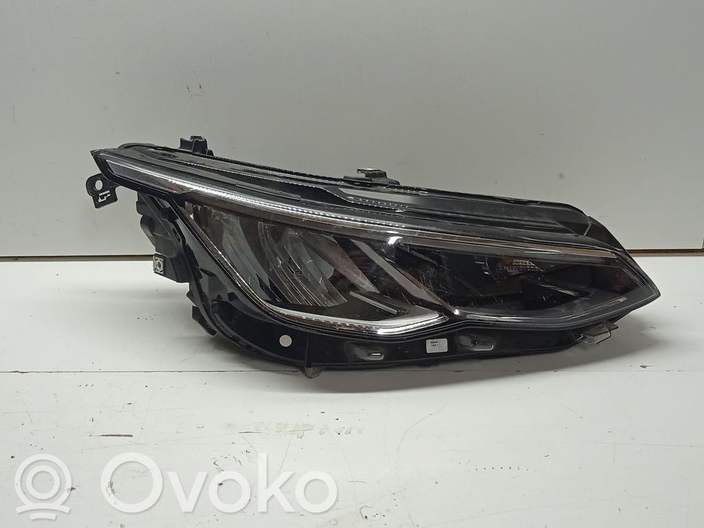 Volkswagen Golf VIII Lampa przednia 