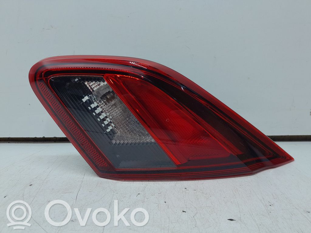 Opel Corsa E Aizmugurējais lukturis virsbūvē 