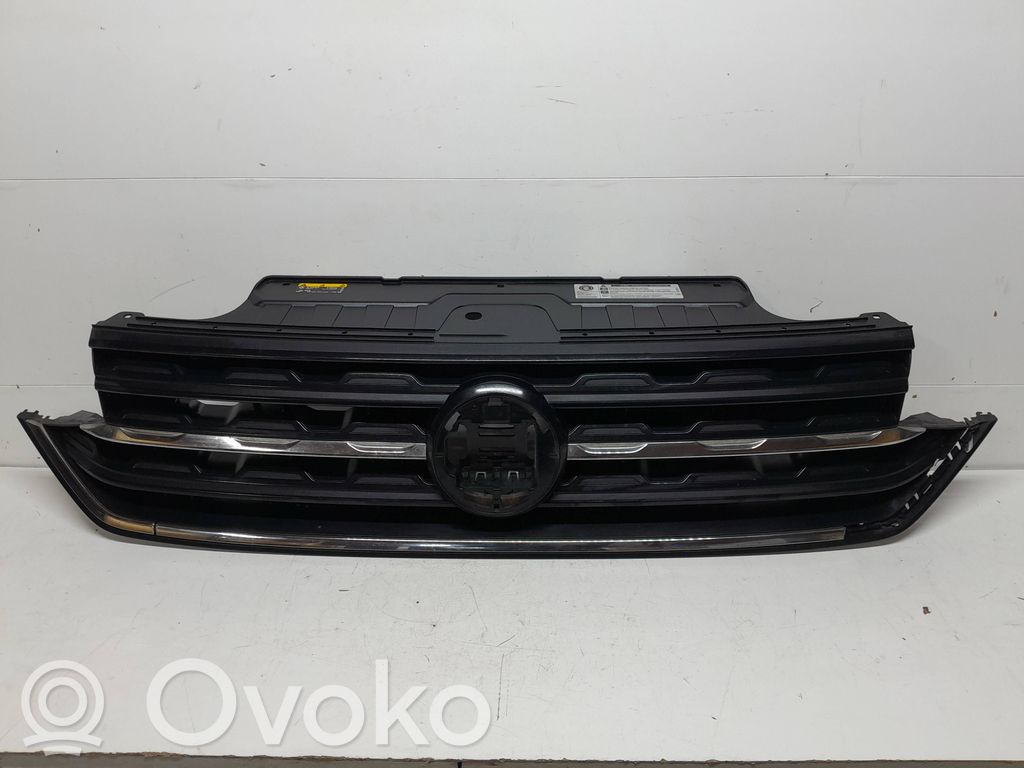 Volkswagen T-Roc Maskownica / Grill / Atrapa górna chłodnicy 