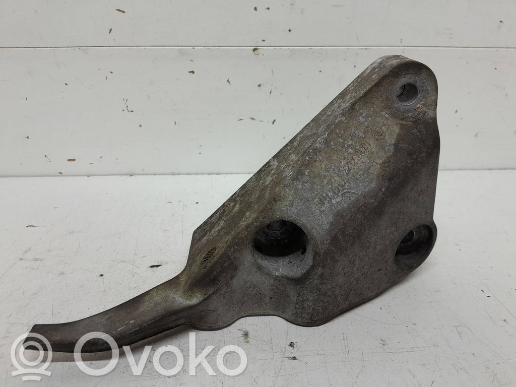 Opel Astra J Engine mounting bracket 