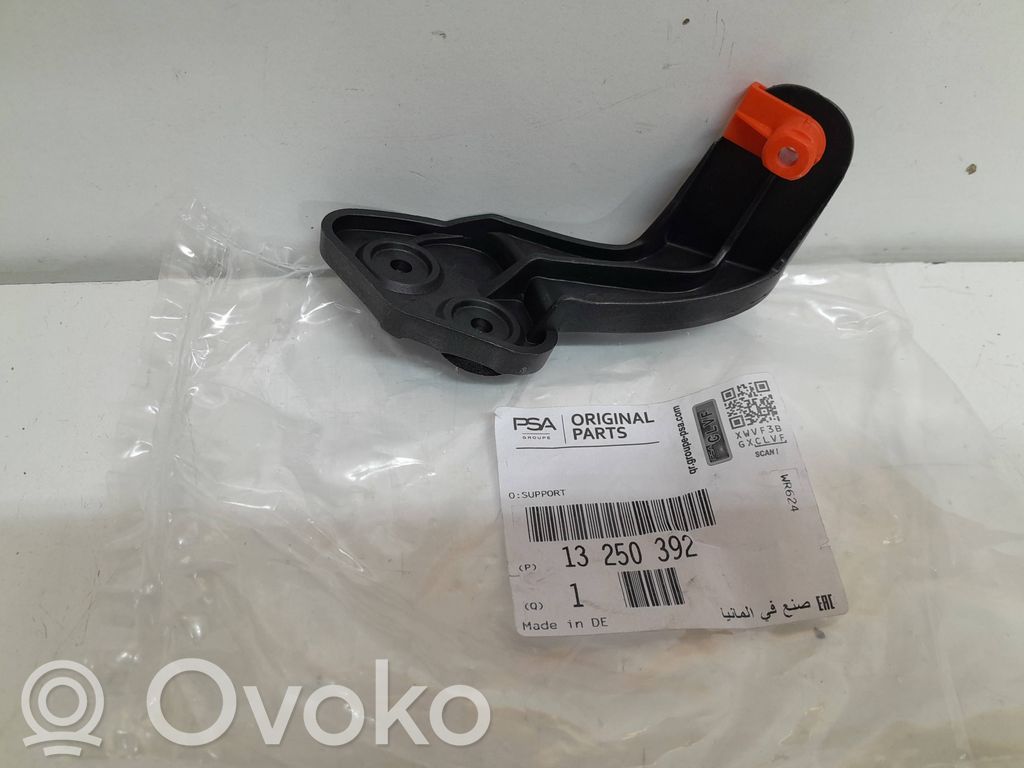 Opel Corsa D Rear bumper mounting bracket 