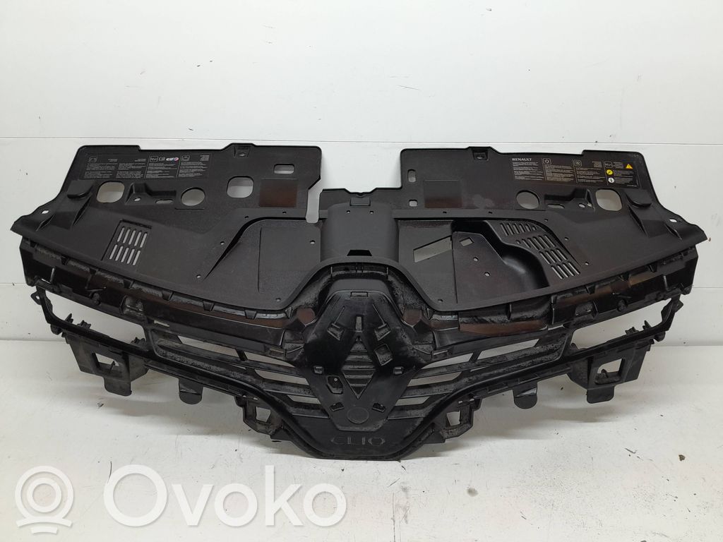 Renault Clio IV Front bumper upper radiator grill 