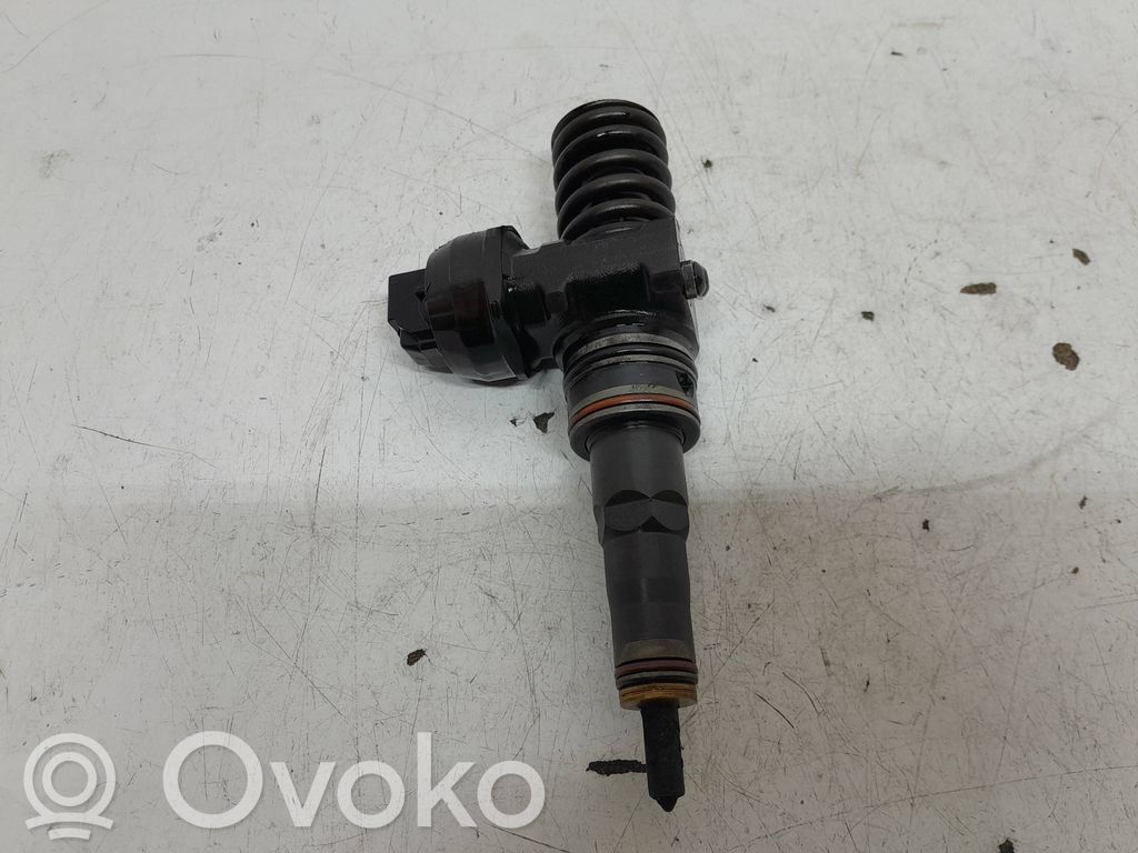 Audi A4 S4 B6 8E 8H Fuel injector 
