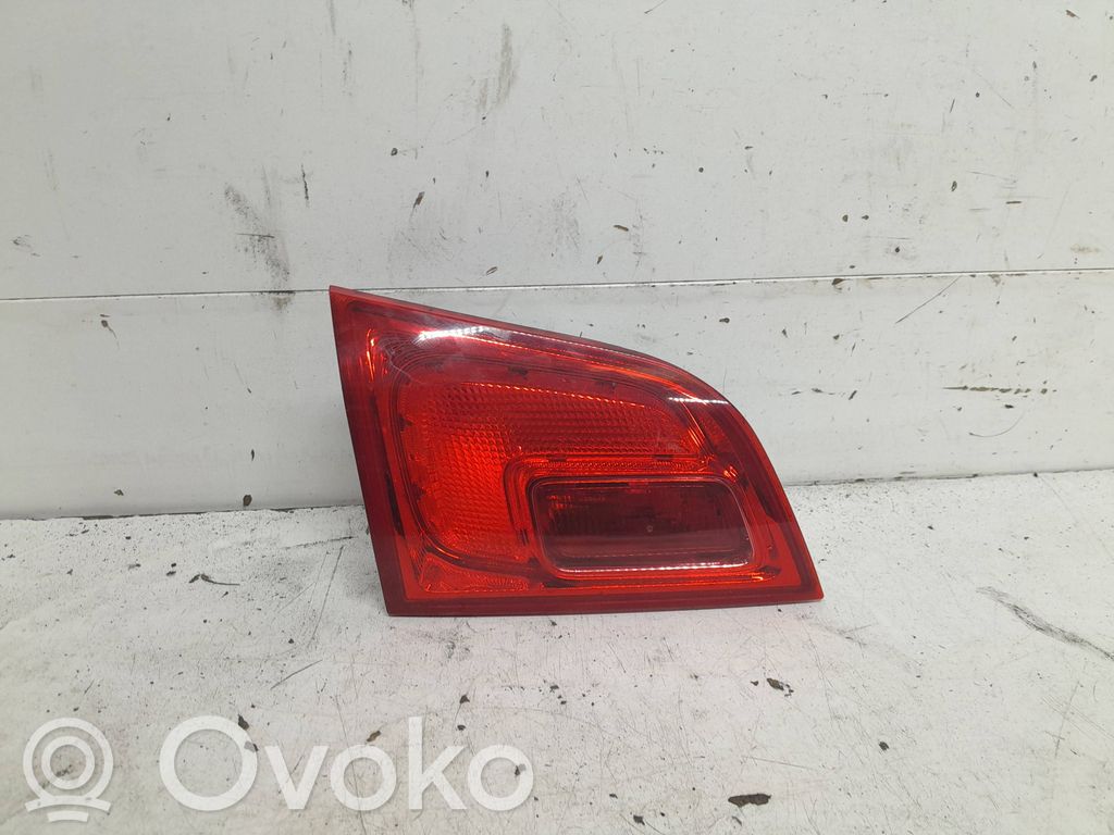 Opel Astra J Takaluukun takavalot 