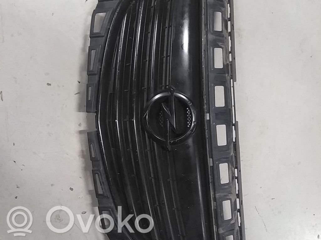 Opel Insignia A Etusäleikkö 