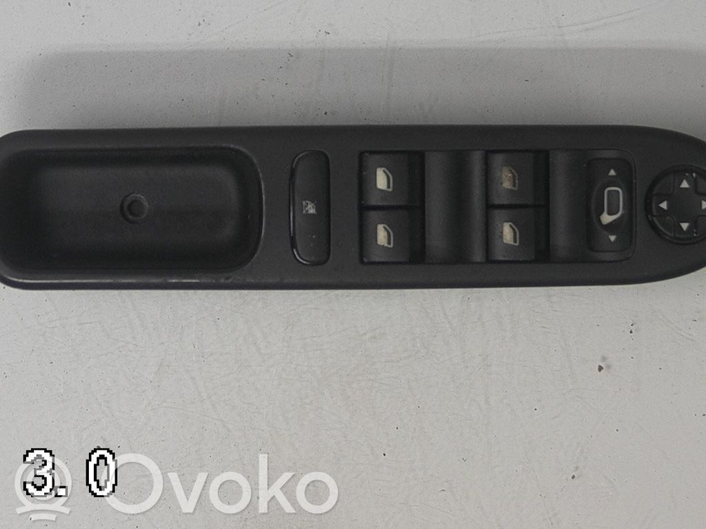Peugeot 207 Electric window control switch 
