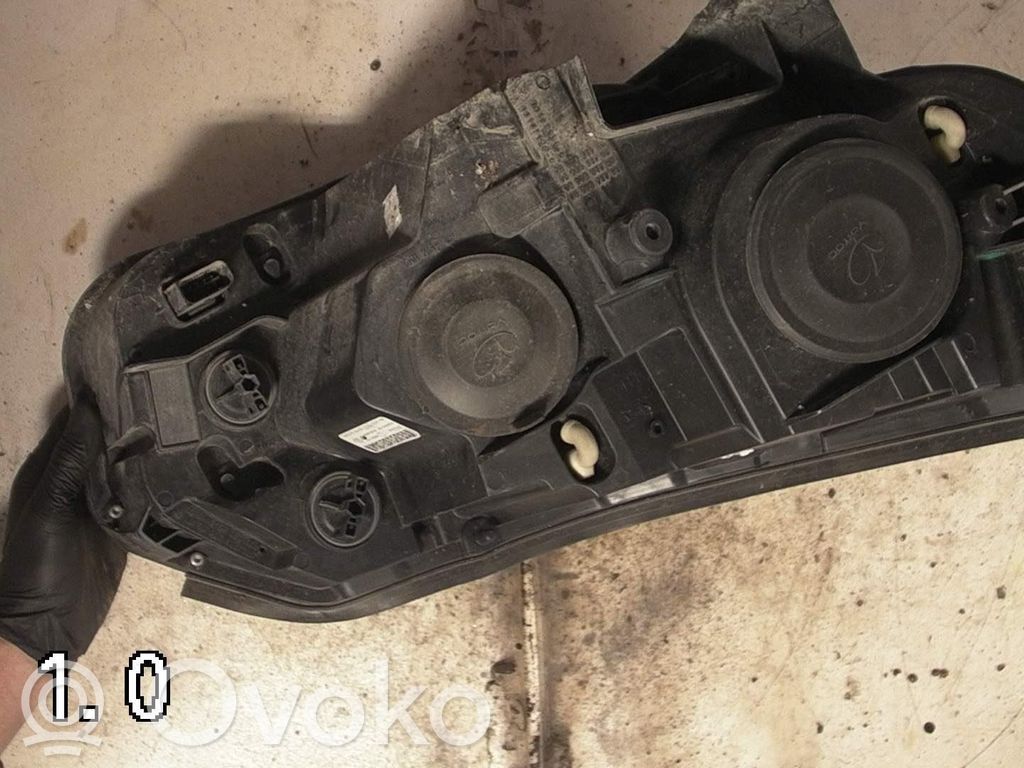 Scheinwerfer   980858128000