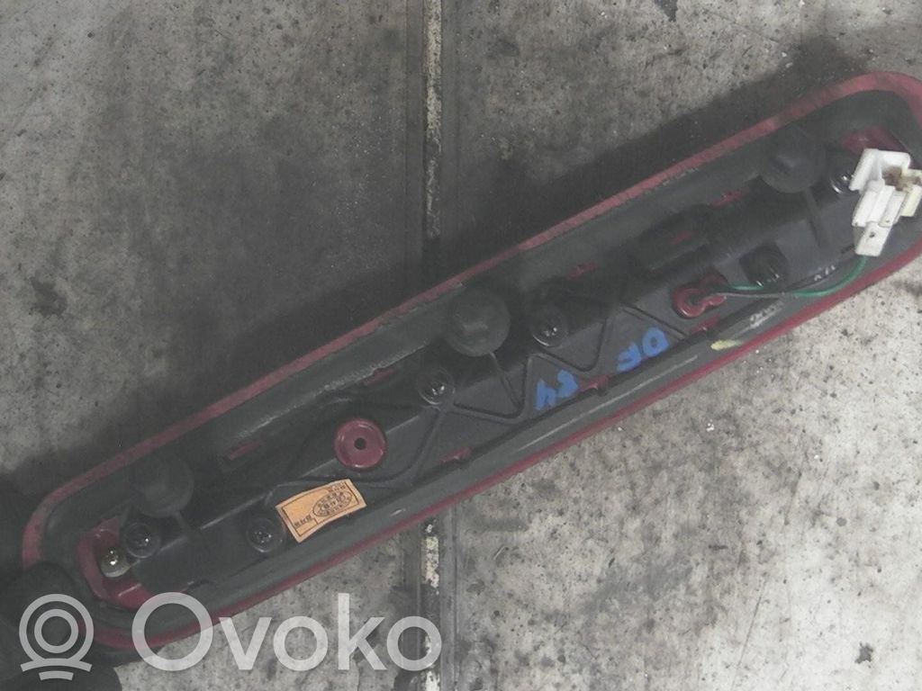 KIA Sportage Third/center stoplight 