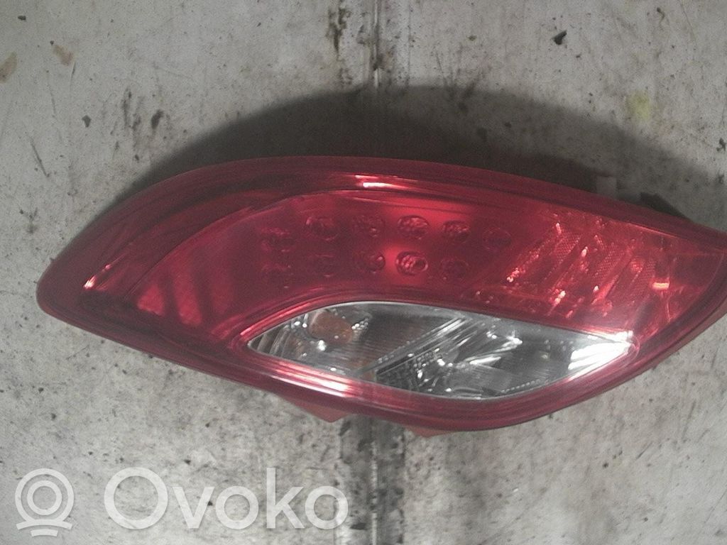 Lámpara de faros/luces traseros   D65151150