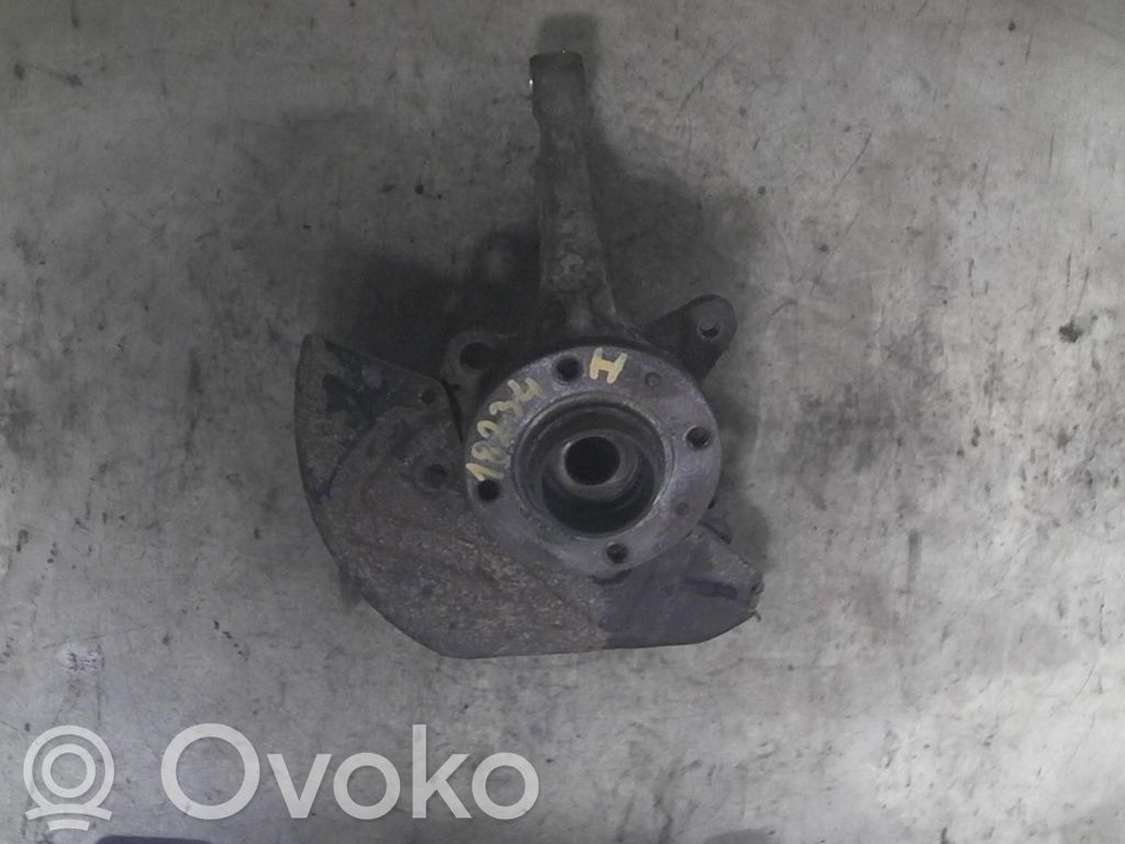 Volkswagen Golf III Achsschenkel vorne 