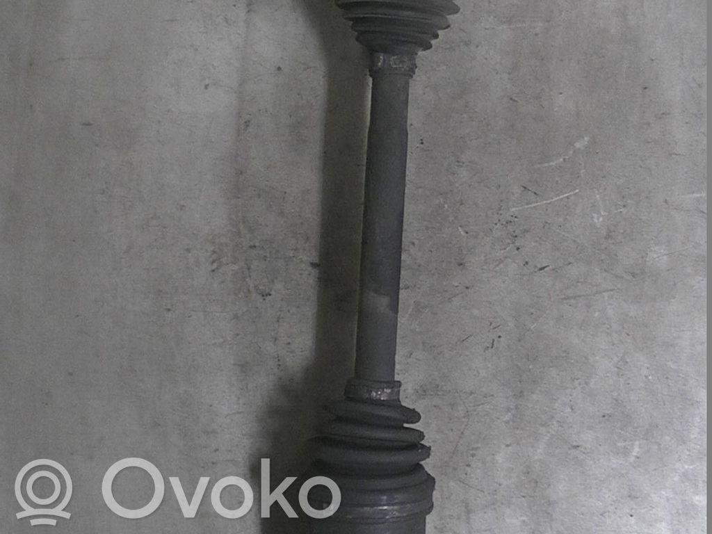 Etuvetoakseli