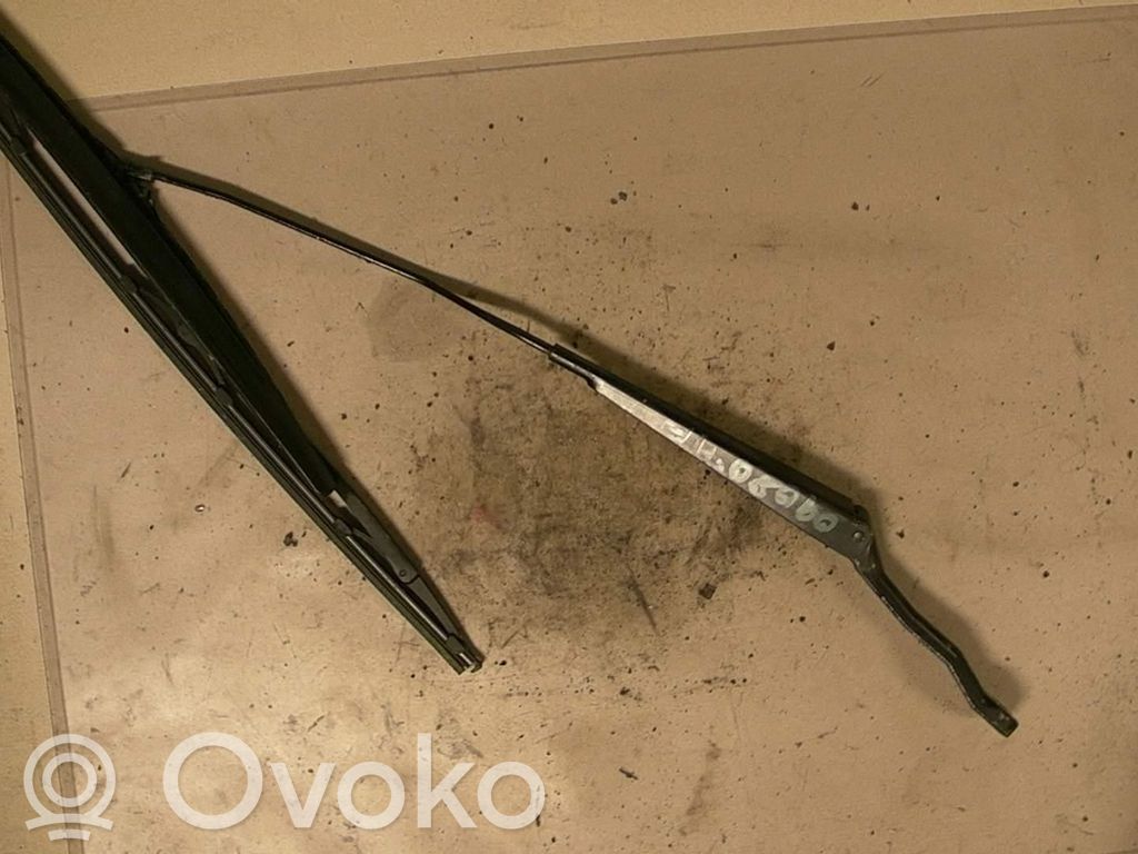Peugeot 206 Priekinio stiklo valytuvų kojelė 