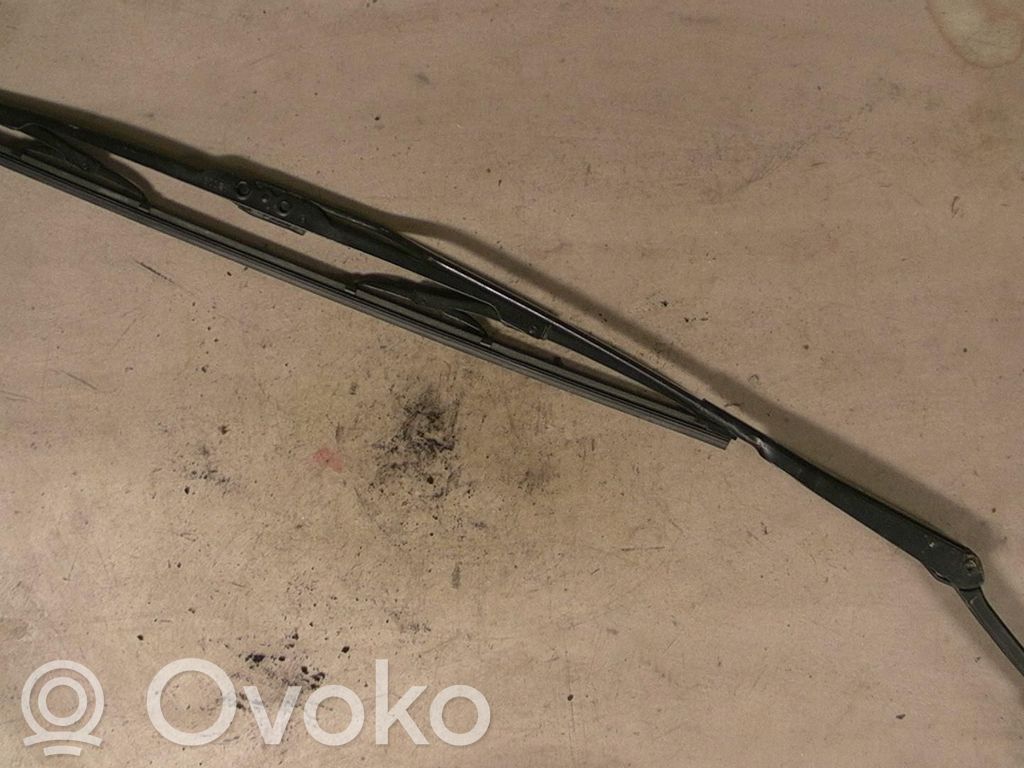 Audi A4 S4 B5 8D Front wiper blade arm 