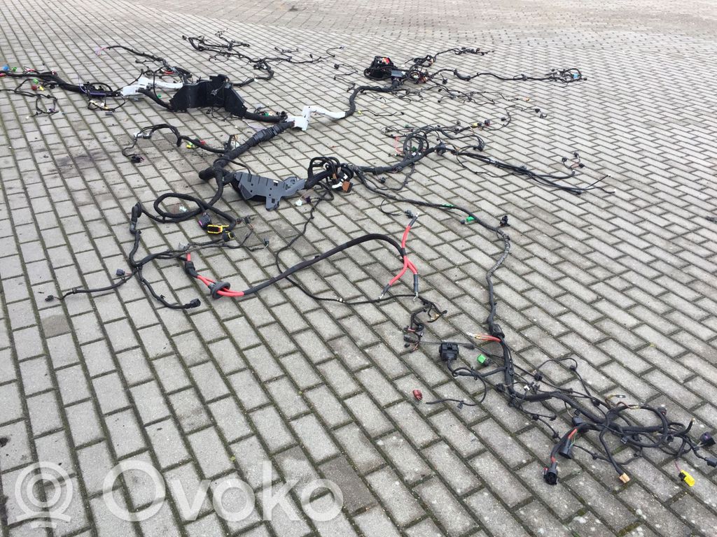 Audi Q8 Pliusinių laidų jungimo mazgas 