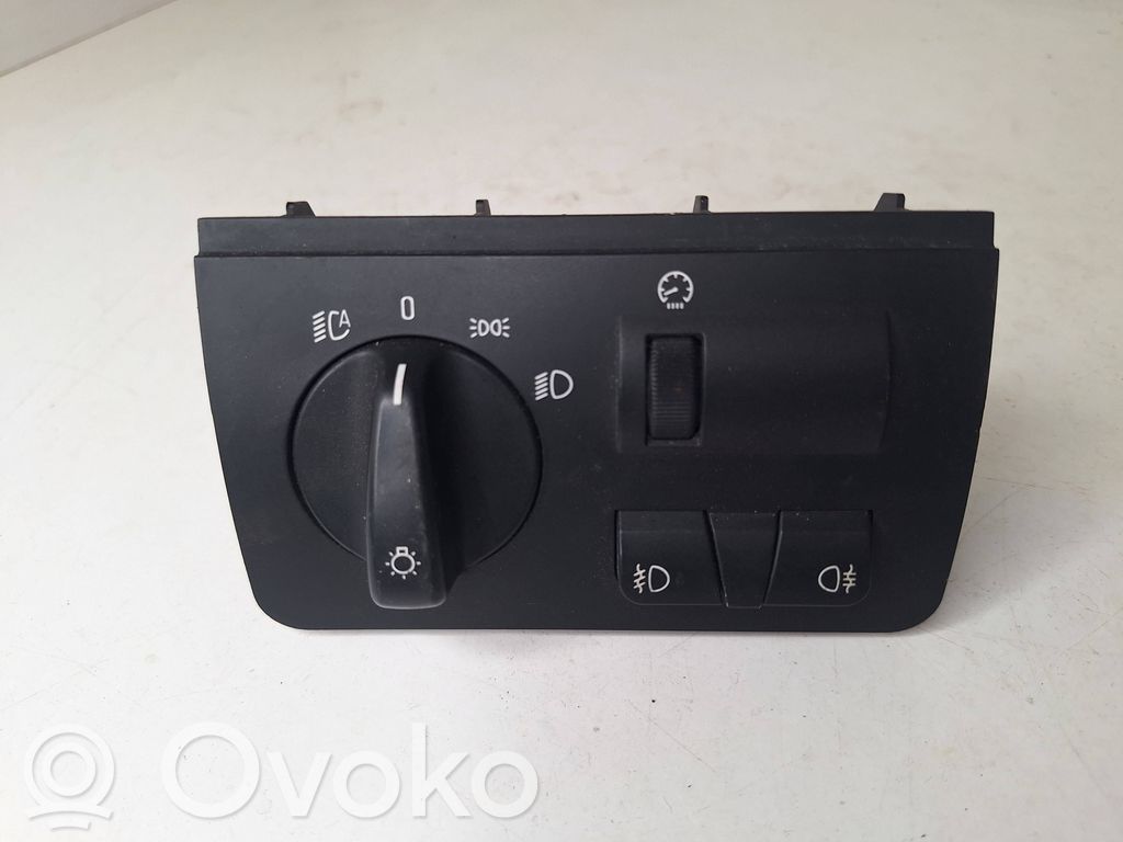 Light switch   6909775,083753,037045061