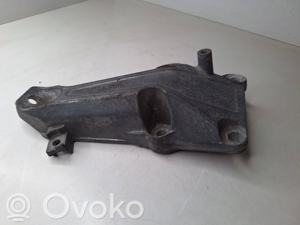 Engine mounting bracket   6760307