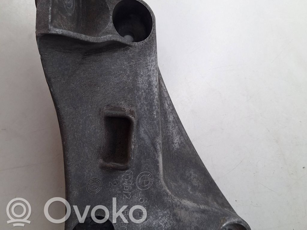 Engine mounting bracket   6750441,13807410,65762