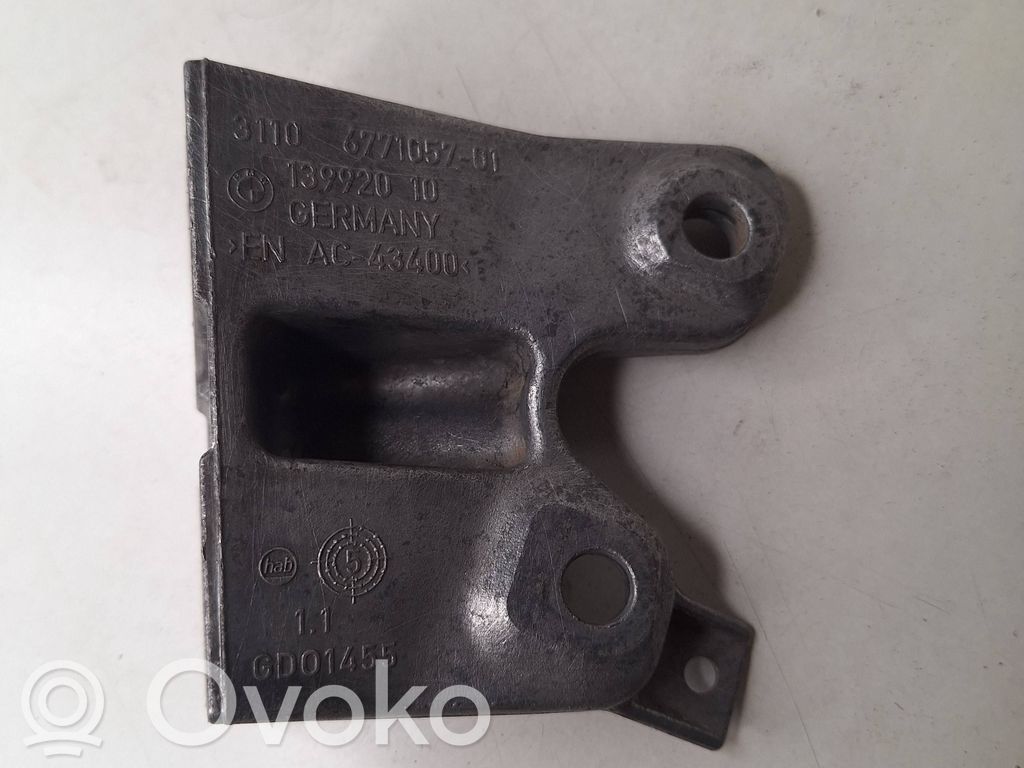 BMW 5 E60 E61 Engine mounting bracket 