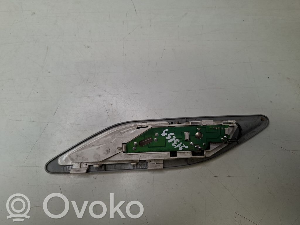 BMW 5 E39 Takaistuimen valo 