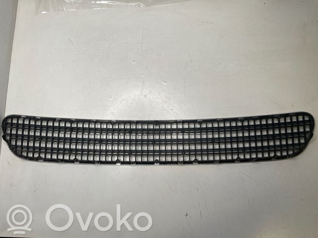 BMW 7 E65 E66 Konepellin säleikkö 