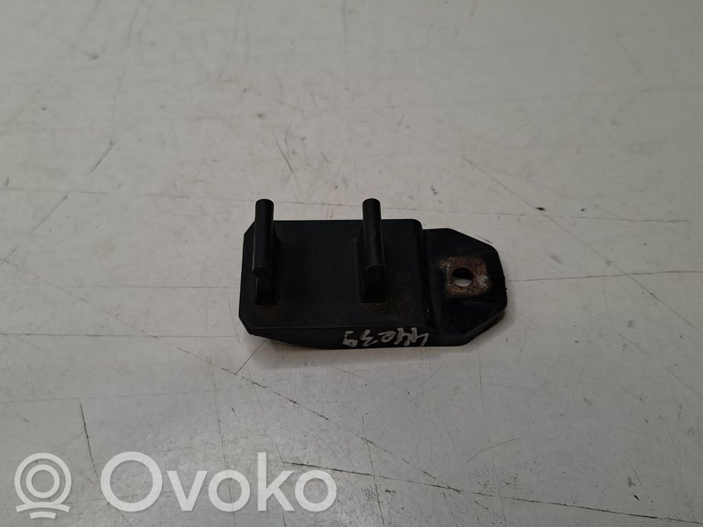 BMW 5 E39 Support, fixation radiateur 