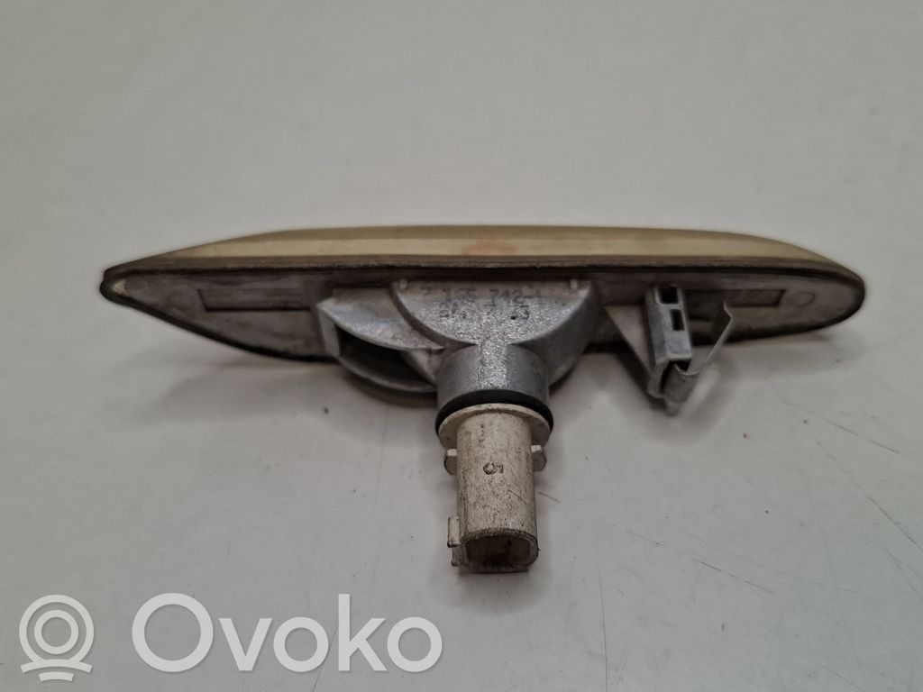 Front fender indicator light   8382104
