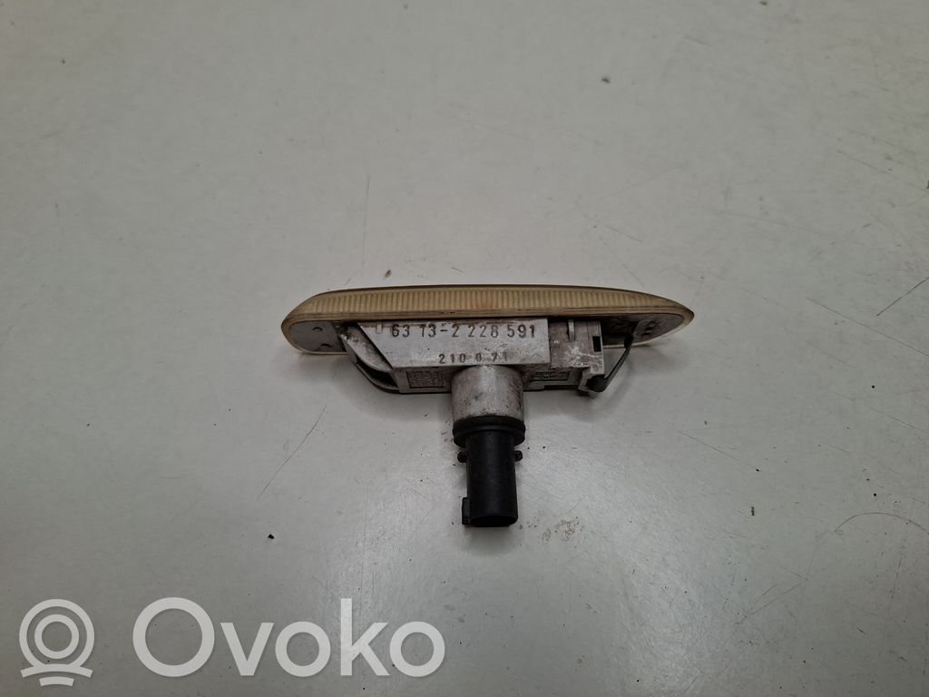 BMW 3 E46 Front fender indicator light 