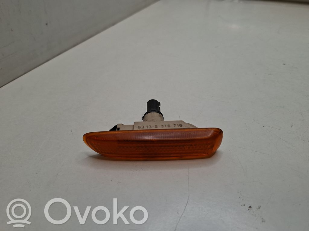 Front fender indicator light   8370719