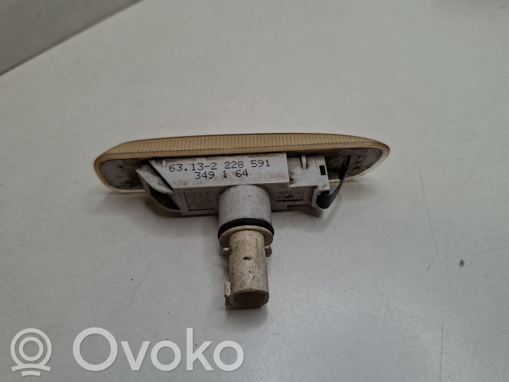 BMW 3 E46 Front fender indicator light 
