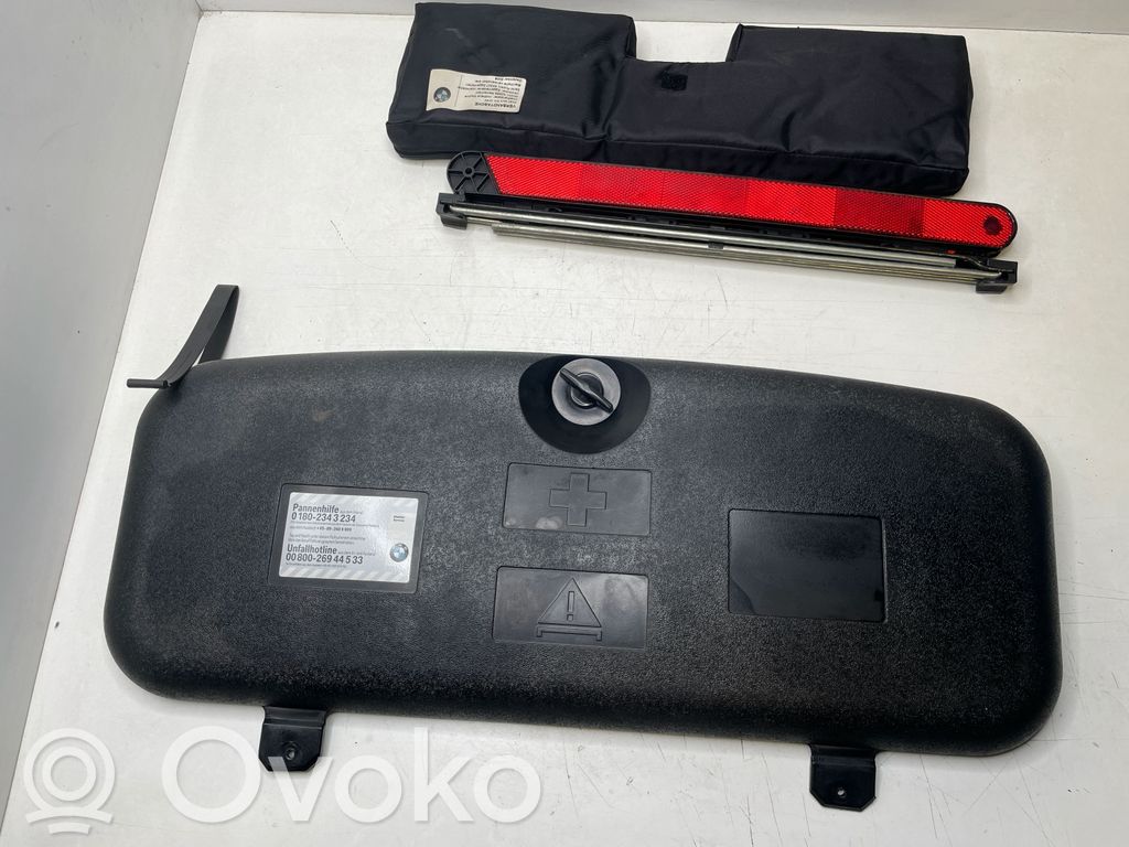 BMW 5 E60 E61 Instrumentu kaste 