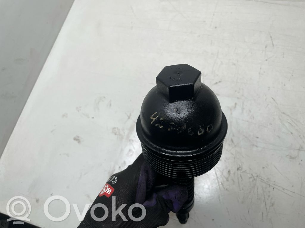Oil filter cover   7789323
