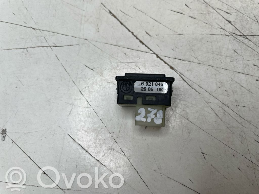 Tailgate opening switch   6921846