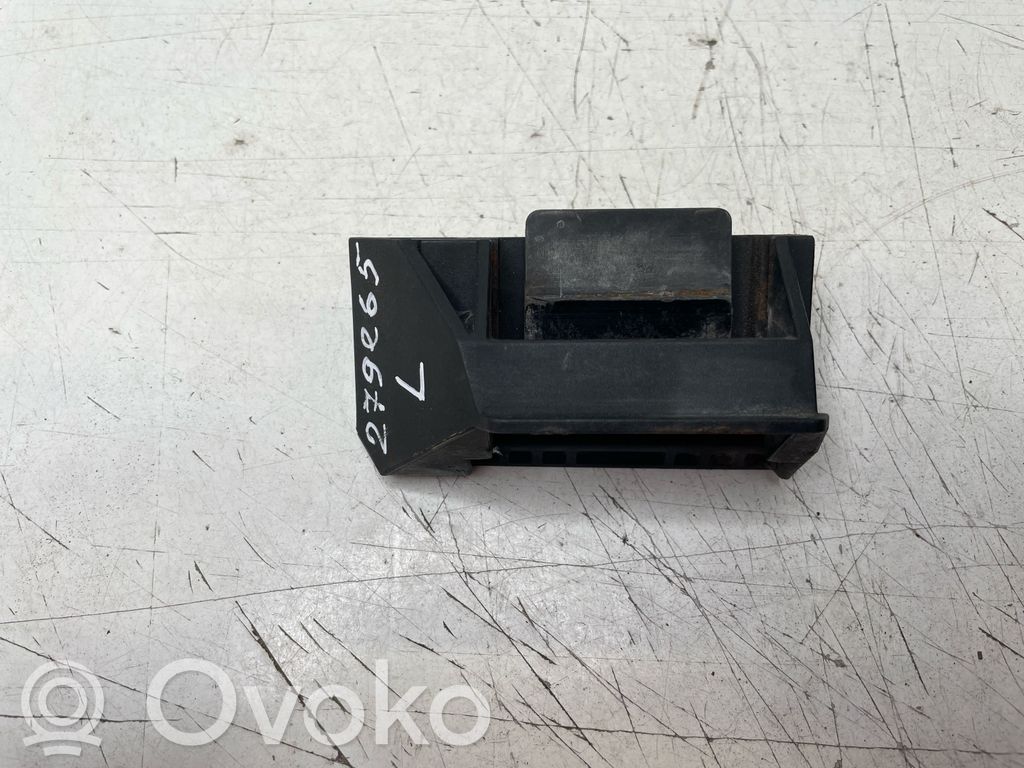 BMW 7 E65 E66 Fixation de radiateur 