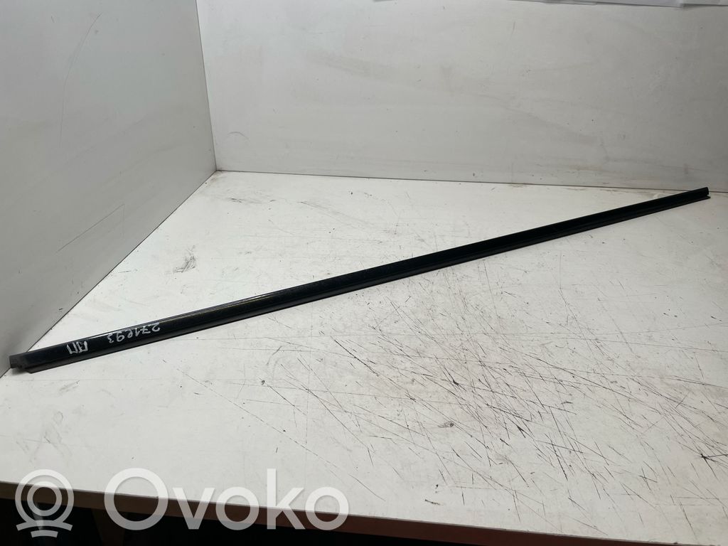 BMW 3 E92 E93 Priekšpusē durvju stikla apdare 