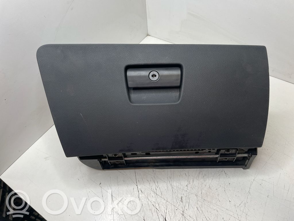 Hansikaslokero   7075479,72758411