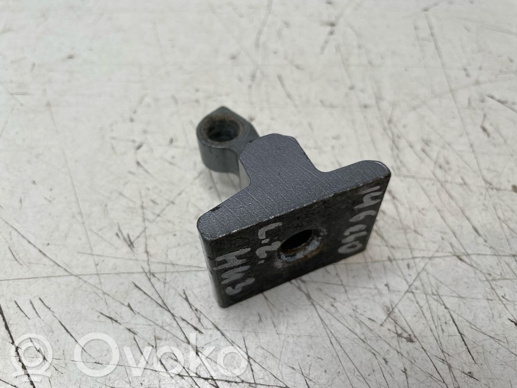 Bisagra superior de la puerta trasera   7068087
