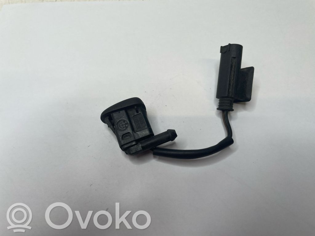 BMW 5 E39 Buse de lave-glace 