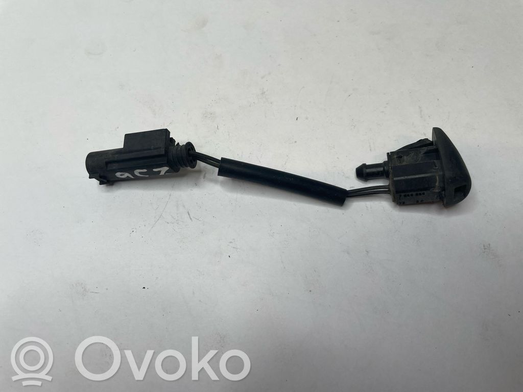 BMW 5 E60 E61 Windshield washer spray nozzle 