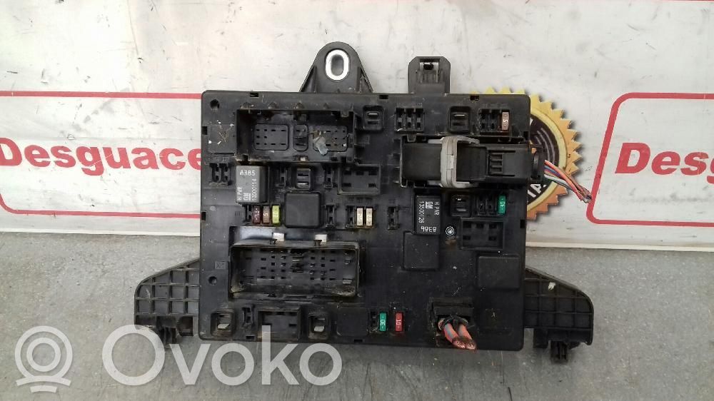 Opel Astra J Módulo de fusible 