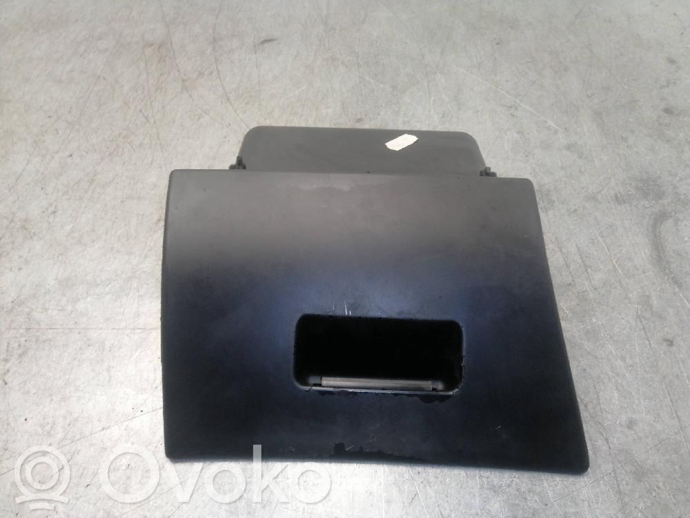 Glove box   8223192