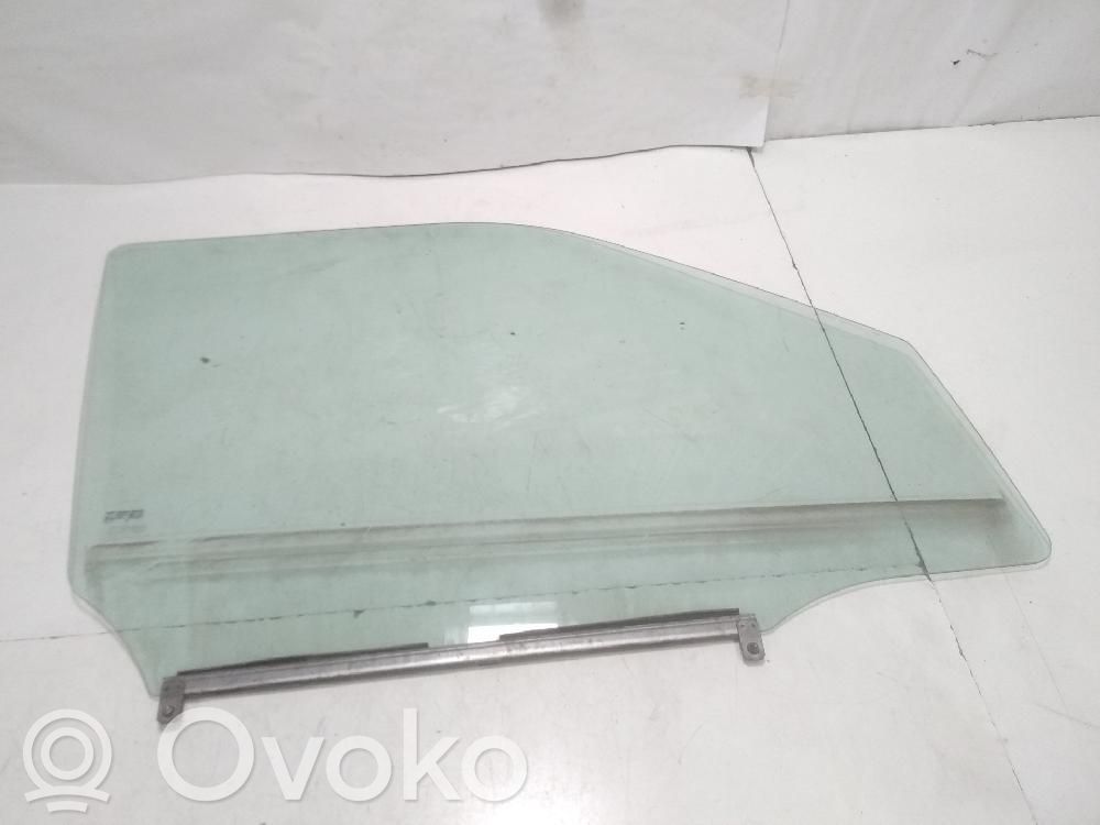 Suzuki Swift I Luna de la puerta delantera cuatro puertas 