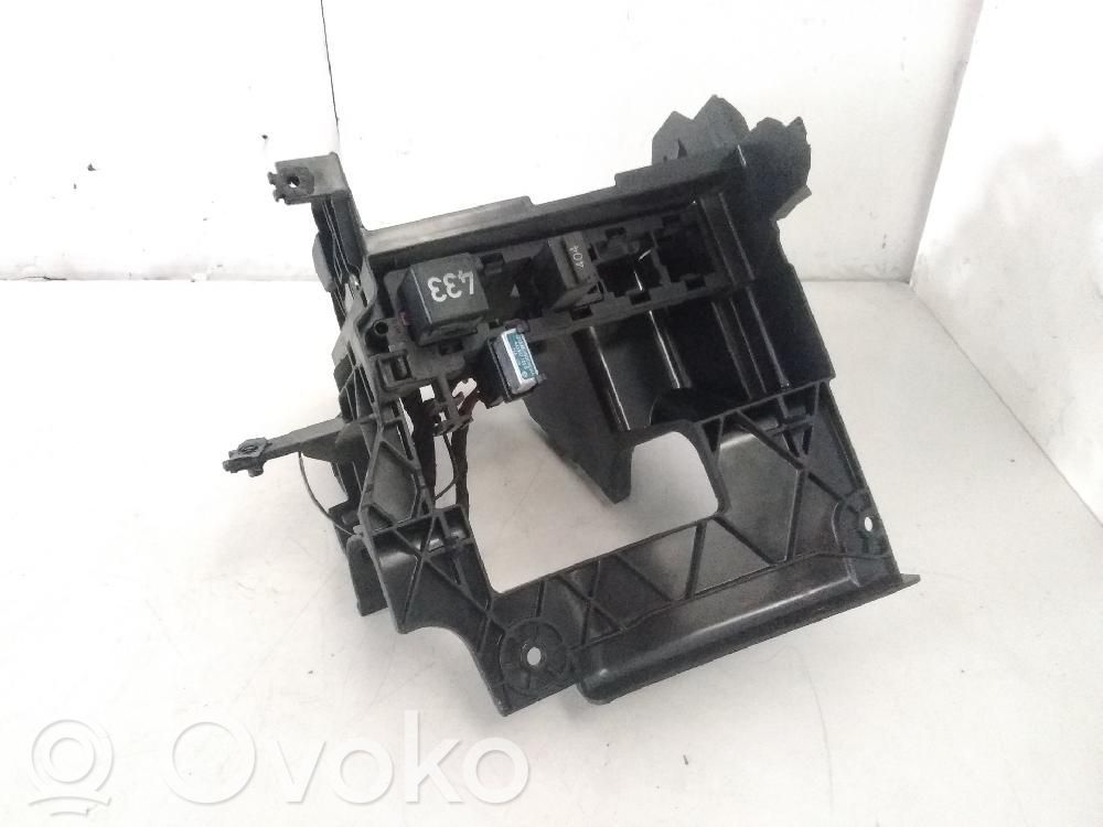 Volkswagen PASSAT B6 Módulo de fusible 