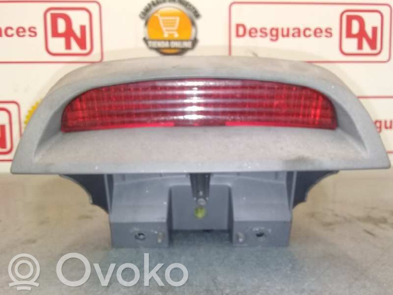 KIA Rio Third/center stoplight 