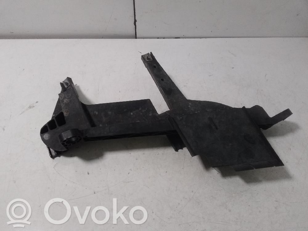 Halterung Scheinwerfer   1301073024