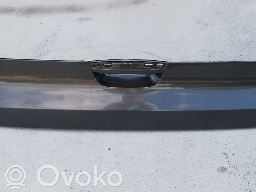 Tailgate trim   EM2BU423A40A