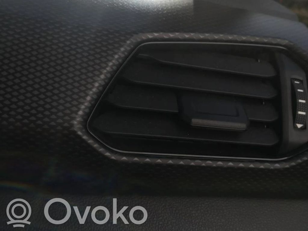 Volkswagen Cross Polo Centrinės oro grotelės 